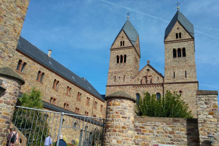 Rheingauer E-Bike Tour West, Ruinen, Nonnen und Flüsse