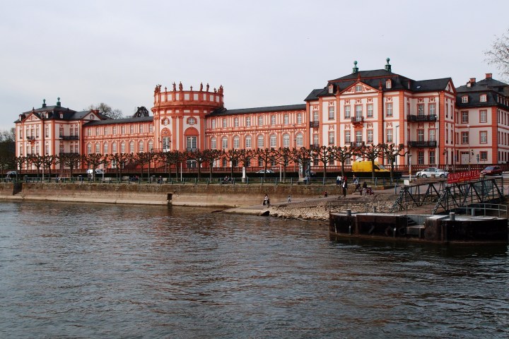 Großes Gebäude