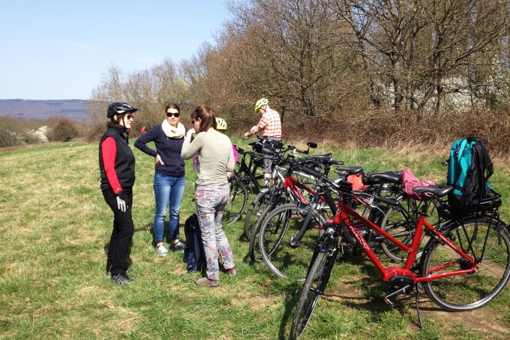 Rundtour vor die Tore der Stadt Wiesbaden, durch reizvolles Bauernland und alte Dörfer inklusive E-Bike, Anlieferung und Abholung, Einführung und Thementourenführung