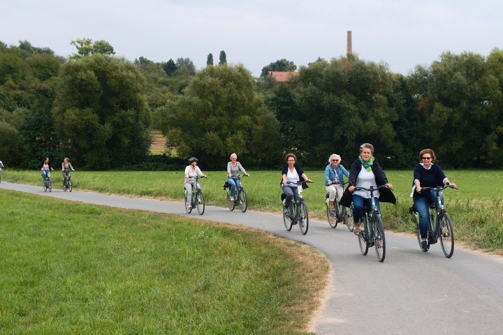 Rundtour vor die Tore der Stadt Wiesbaden, durch reizvolles Bauernland und alte Dörfer inklusive E-Bike, Anlieferung und Abholung, Einführung und Thementourenführung