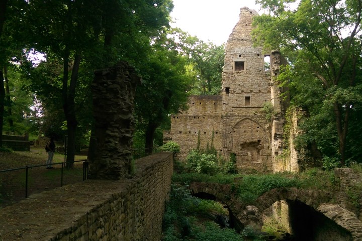 Tagestour in Rheinlandpfalz zur Heimat und den Lehrjahren von Hildegard von Bingen, die sie zum ersten theologischen Werk 