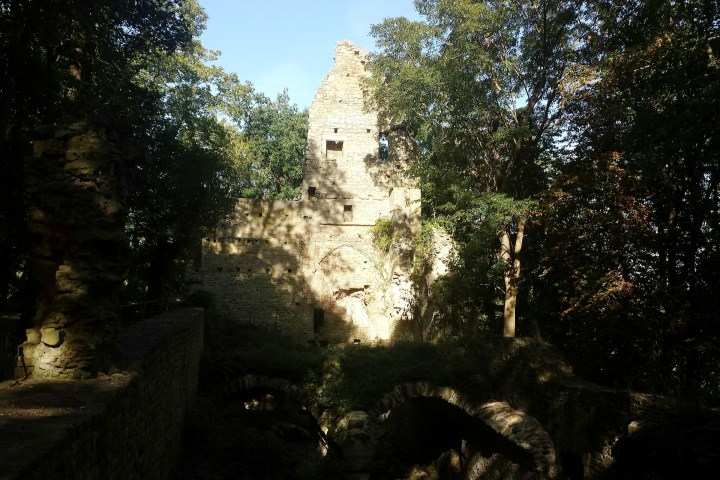 Tagestour in Rheinlandpfalz zur Heimat und den Lehrjahren von Hildegard von Bingen, die sie zum ersten theologischen Werk 