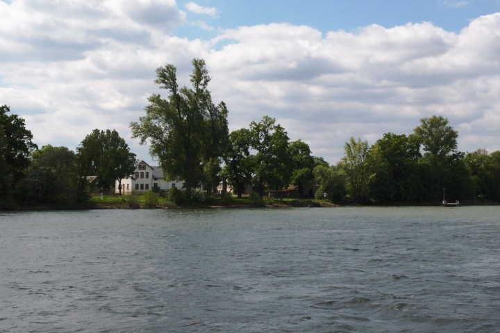 Marianne von Preußen: eine starke Frau, vom Hof verbannt. Expedition – eine Wanderung kombiniert mit einer Schifffahrt - in die Vergangenheit - zu einem vergessenen Museum, einem Schloss und einer Fahrt zur Insel im Rheingau.