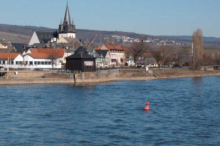 Marianne von Preußen: eine starke Frau, vom Hof verbannt. Expedition – eine Wanderung kombiniert mit einer Schifffahrt - in die Vergangenheit - zu einem vergessenen Museum, einem Schloss und einer Fahrt zur Insel im Rheingau.