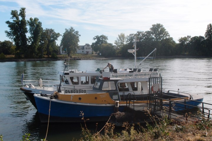 Marianne von Preußen: eine starke Frau, vom Hof verbannt. Expedition – eine Wanderung kombiniert mit einer Schifffahrt - in die Vergangenheit - zu einem vergessenen Museum, einem Schloss und einer Fahrt zur Insel im Rheingau.
