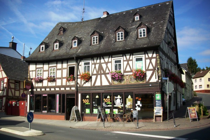 Ein großes altmodisches Haus