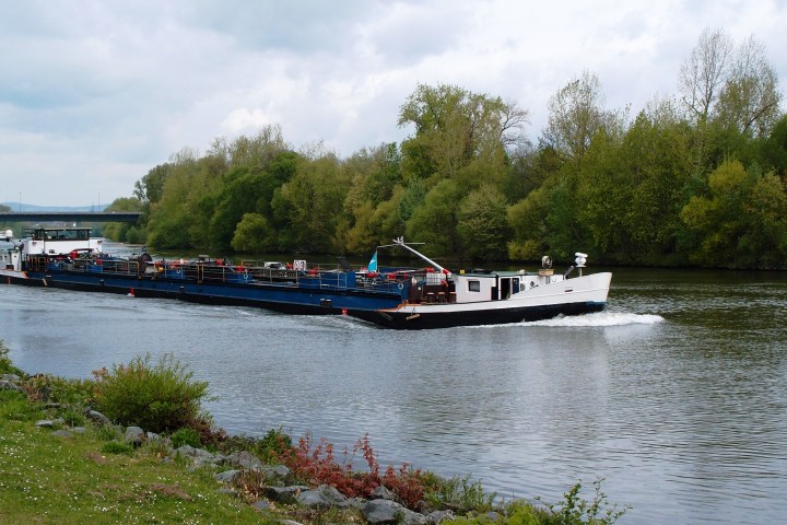 Schiff auf einem Fluss