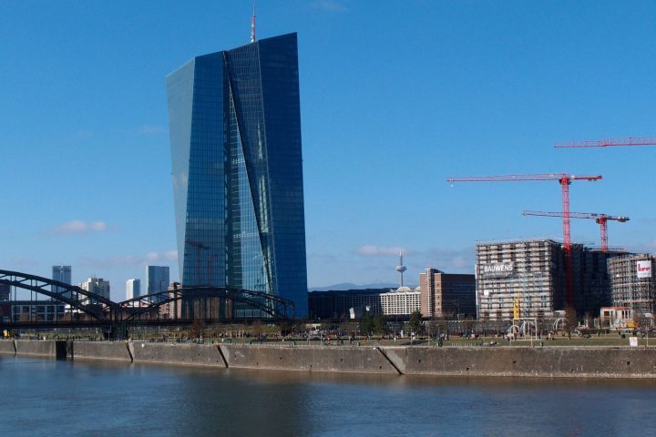 Alte Handelsrouten, Wasserstraßen, neue touristische Pfade. Über die Entwicklung Frankfurts zur Handels- und Bankenstadt.
