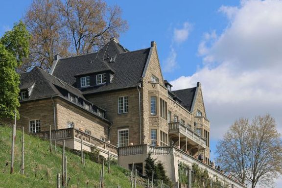 Rheingau, Eltville und Walluf. Flussauf, flussab! Die Rheingauer Riviera und ihre Geschichte