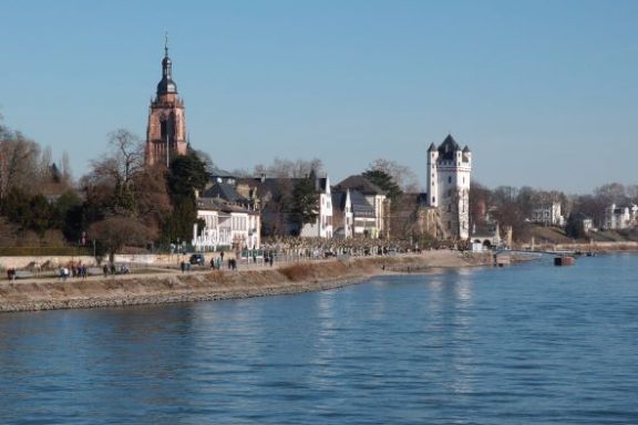 Eltville und Walluf. Flussauf, flussab! Die Rheingauer Riviera und ihre Geschichte